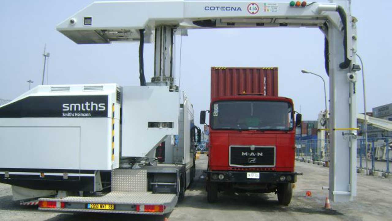 cargo scanner scanning a truck
